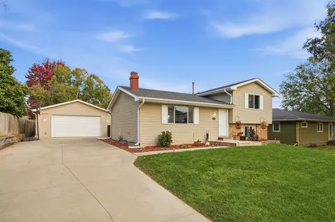 1007 4th St SW, Altoona, IA 50009