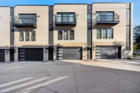 938 12th St, Des Moines, IA 50309