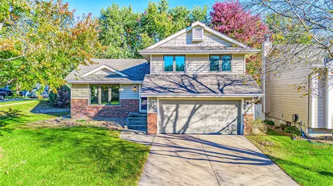 5037 Wistful Vista Dr, West Des Moines, IA 50265