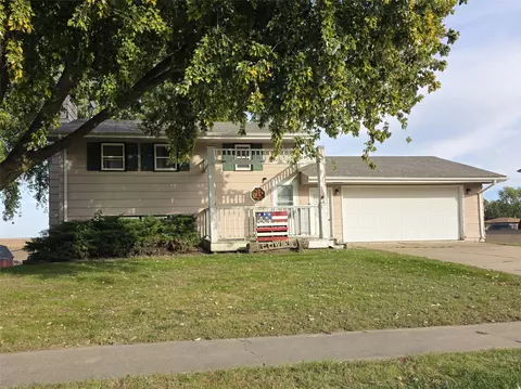 1801 Dolores St, Knoxville, IA 50138