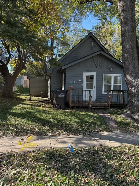 3902 1st St, Des Moines, IA 50313