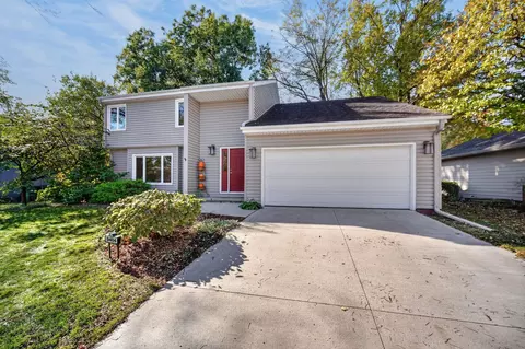 9404 Aurora Ave, Urbandale, IA 50322