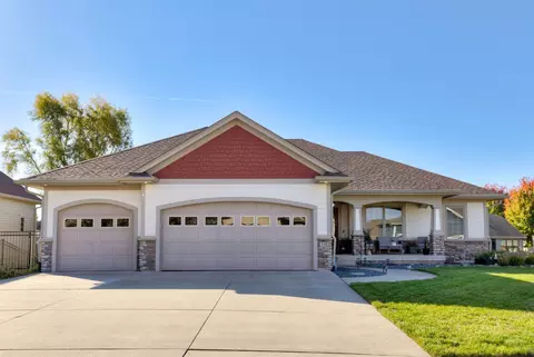 510 Stonegate Ct SW, Altoona, IA 50009