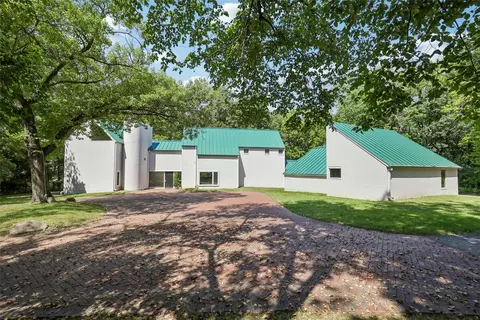 1245 SE Browns Woods Dr, West Des Moines, IA 50265