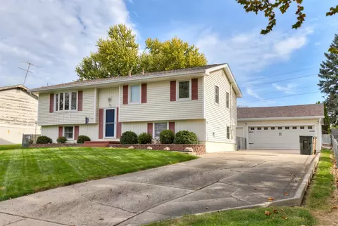 701 Parkwood Blvd, Pleasant Hill, IA 50327
