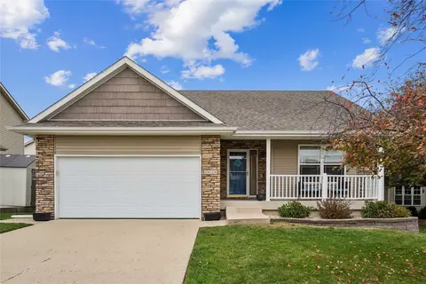 1020 Rolling Hills Ct, Norwalk, IA 50211