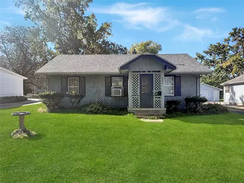 3620 49th St, Des Moines, IA 50310