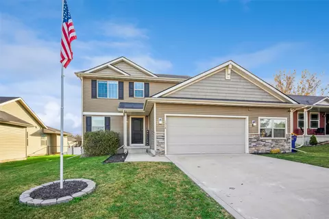 1314 N 6th St, Indianola, IA 50125