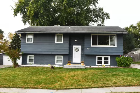 1305 Meadow Dr, Norwalk, IA 50211