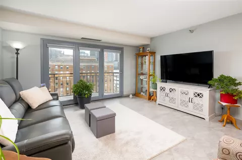 300 Walnut St #1301, Des Moines, IA 50309