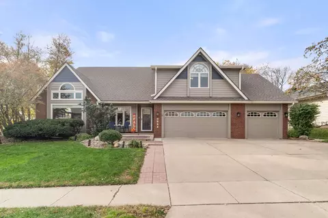 9604 Iltis Dr, Urbandale, IA 50322