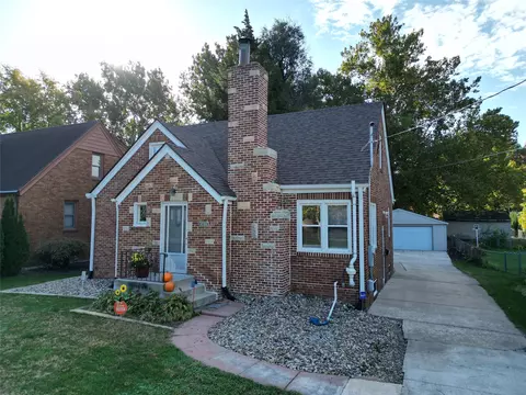 4706 Urbandale Ave, Des Moines, IA 50310