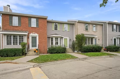 5292 Meredith Dr, Des Moines, IA 50310