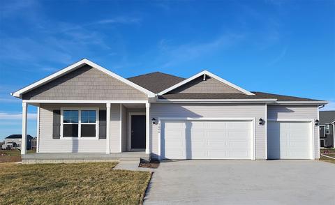 7806 Crossroads Dr SW, Cedar Rapids, IA 52404