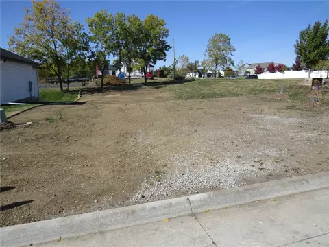 3302 Sokol Ln SW, Cedar Rapids, IA 52404