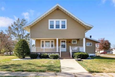408 Main St, Van Horne, IA 52346 | 25 Photos | MLS #2209307 - Movoto