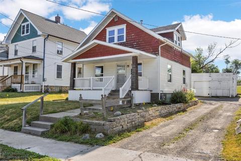 2201 D St SW Cedar Rapids IA 52404 25 Photos MLS #2304246 Movoto