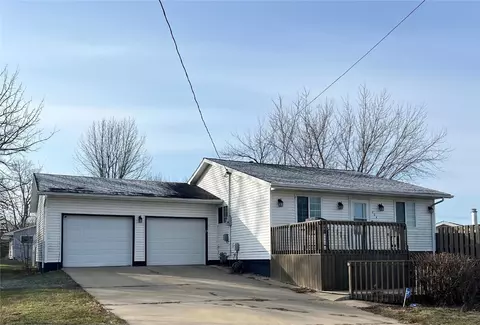 704 A St E, Vinton, IA 52349 photo 1