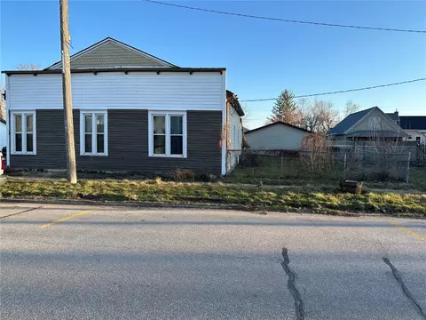 113-113 12 Vinton St, Palo, IA 52324