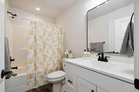 802 Mont Clair, Solon, IA 52333 photo 12