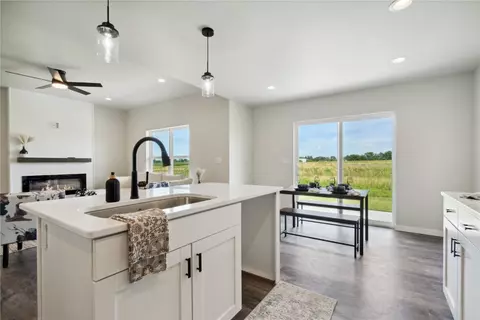 802 Mont Clair, Solon, IA 52333 photo 8