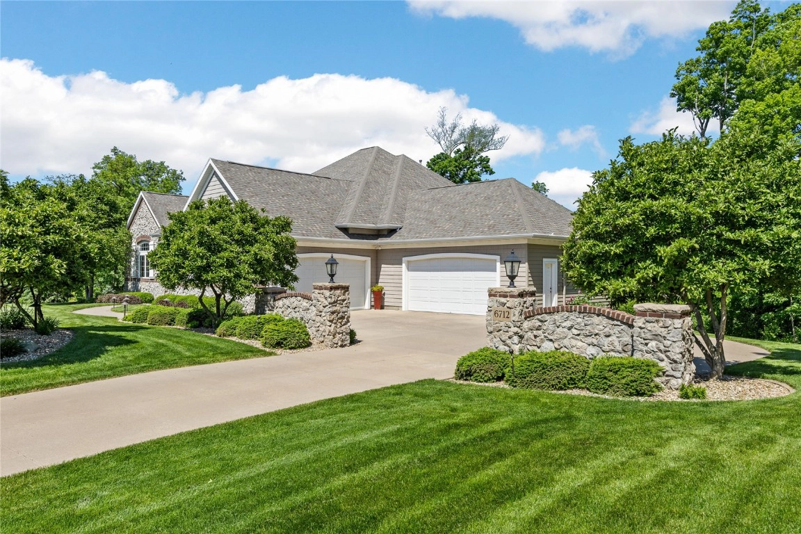 6712 Spring Grove Ct NE  