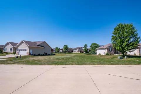 2130 Rosewood Ridge Dr, Marion, IA 52302
