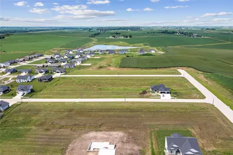 1433 Deerfield Dr, Fairfax, IA 52228
