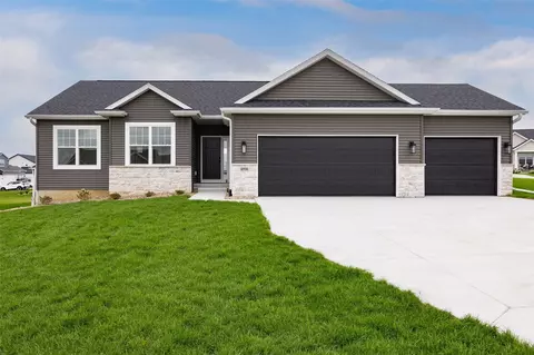 6916 Rock Wood Dr SW, Cedar Rapids, IA 52404