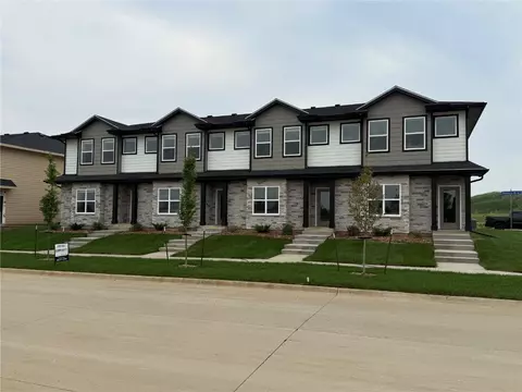 9317 Snowberry Dr SW, Cedar Rapids, IA 52404