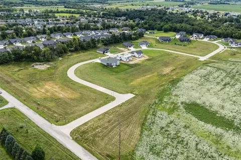3553 Mclain Way, Hiawatha, IA 52233