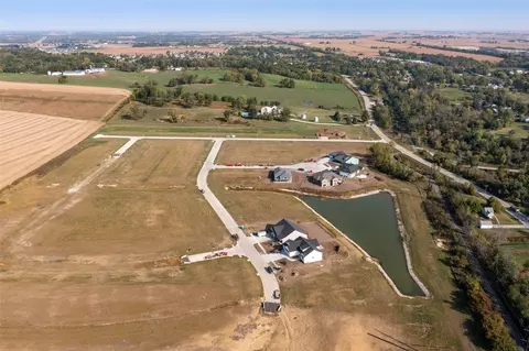 2925 Trailside Dr, Robins, IA 52328
