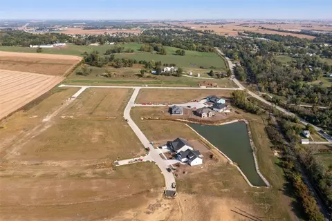 550 Trailside Ct, Robins, IA 52328