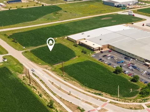 1175 Tower Terrace Rd, Hiawatha, IA 52233