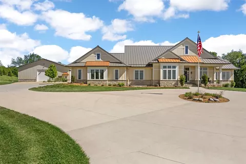 4210 Wright Brothers Blvd E, Ely, IA 52227