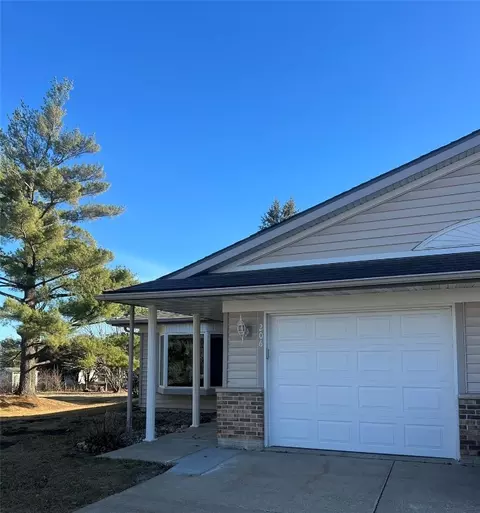 206 13th St, Vinton, IA 52349