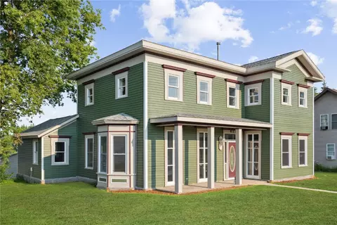 611 3rd Ave NE, Independence, IA 50644