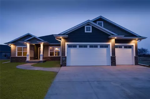 5527 Seminole Valley Trl NE, Cedar Rapids, IA 52411