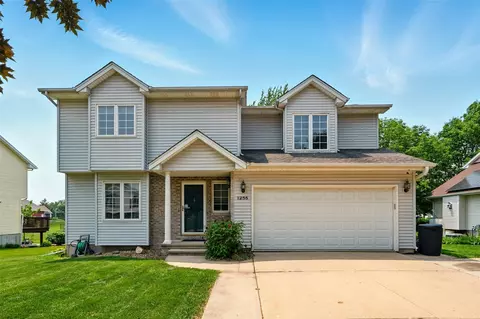 1255 Pacific St, Ely, IA 52227