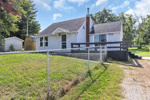 113 E Vinton St, Coggon, IA 52218