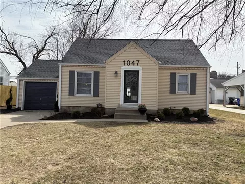 1047 27th St NE, Cedar Rapids, IA 52402