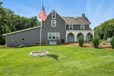 22810 113th Ave, Bernard, IA 52032