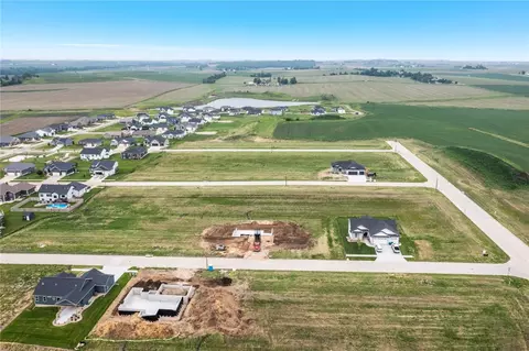 1523 Eagleview Dr, Fairfax, IA 52228