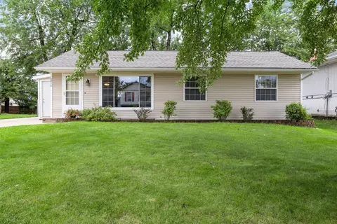 6810 Idlebrook Ln NE, Cedar Rapids, IA 52402