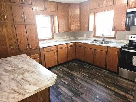 109 E Willman, Hiawatha, IA 52233
