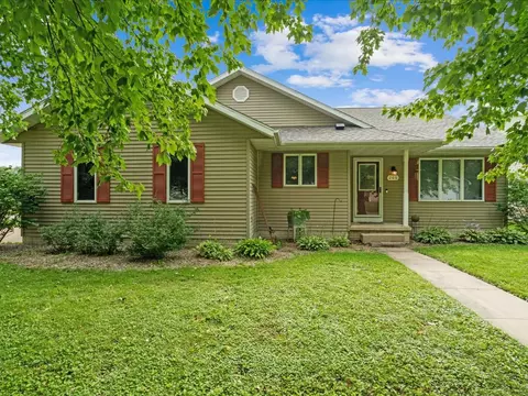206 Lemon St, Tipton, IA 52772