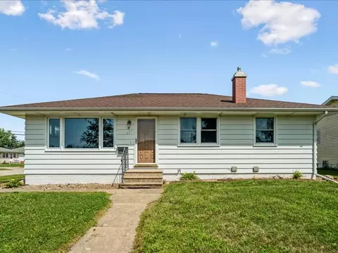 425 28th St NW, Cedar Rapids, IA 52405