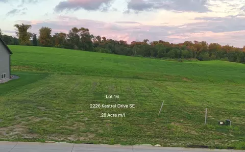 2226 Kestrel Dr SE, Cedar Rapids, IA 52403