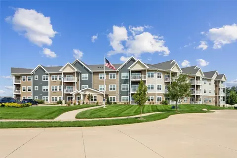 3550 Stone Creek Cir SW #313, Cedar Rapids, IA 52404