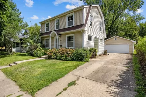 416 S 7th Ave, Iowa City, IA 52245